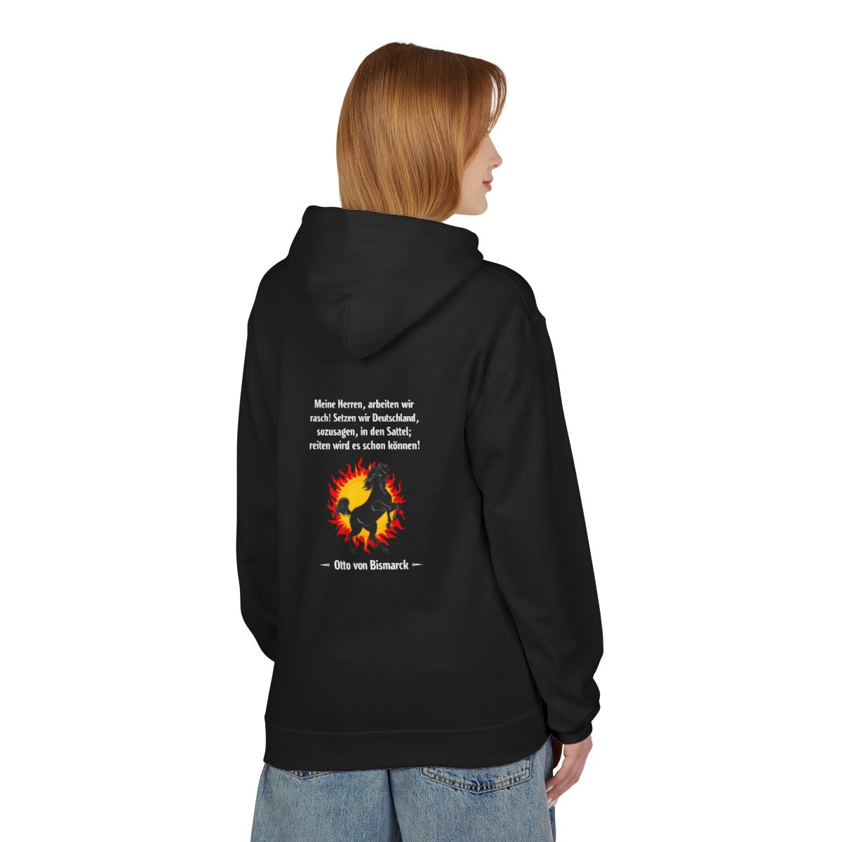 Unisex Fleece Hoodie mit Zitat - Bismarck - Deutschland in den Sattel – person-1-back