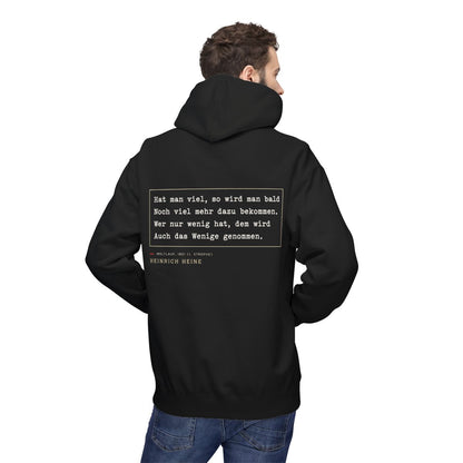 Unisex Fleece Hoodie mit Zitat - Heine - Hat man viel, so wird man bald – person-2-back