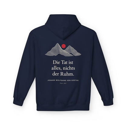 Unisex Fleece Hoodie mit Zitat - Goethe - Die Tat ist alles, nichts der Ruhm Linien – back