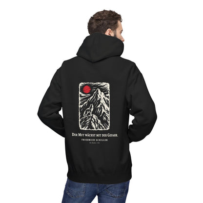 Unisex Fleece Hoodie mit Zitat - Schiller - Der Mut wächst mit der Gefahr – person-2-back