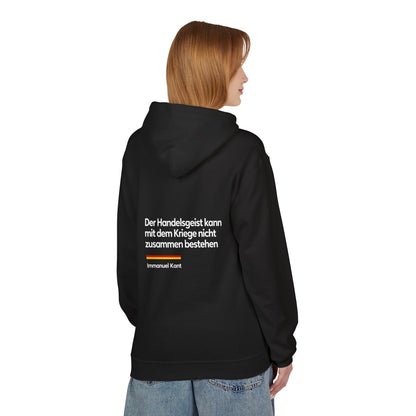 Unisex Fleece Hoodie mit Zitat - Kant - Der Handelsgeist – person-1-back