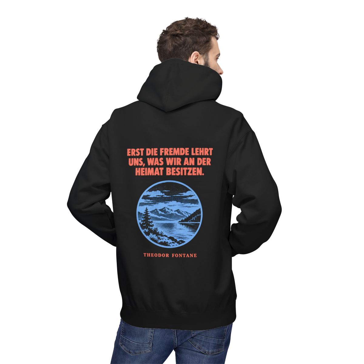 Unisex Fleece Hoodie mit Zitat - Fontane - Erst die Fremde lehrt uns – person-2-back