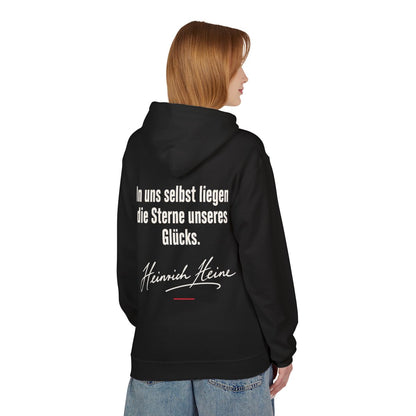 Unisex Fleece Hoodie mit Zitat - Heine - In uns selbst liegen Signatur – person-1-back