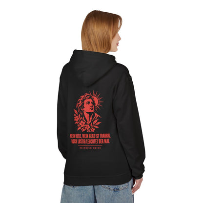 Unisex Fleece Hoodie mit Zitat - Heine - Mein Herz, mein Herz ist traurig – person-1-back