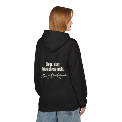 Unisex Fleece Hoodie mit Zitat - Ebner-Eschenbach - Siege aber triumphiere nicht – person-1-back