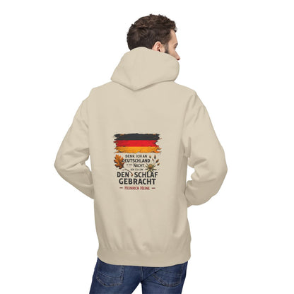 Unisex Fleece Hoodie mit Zitat - Heine - Nachtgedanken Flagge – person-2-back