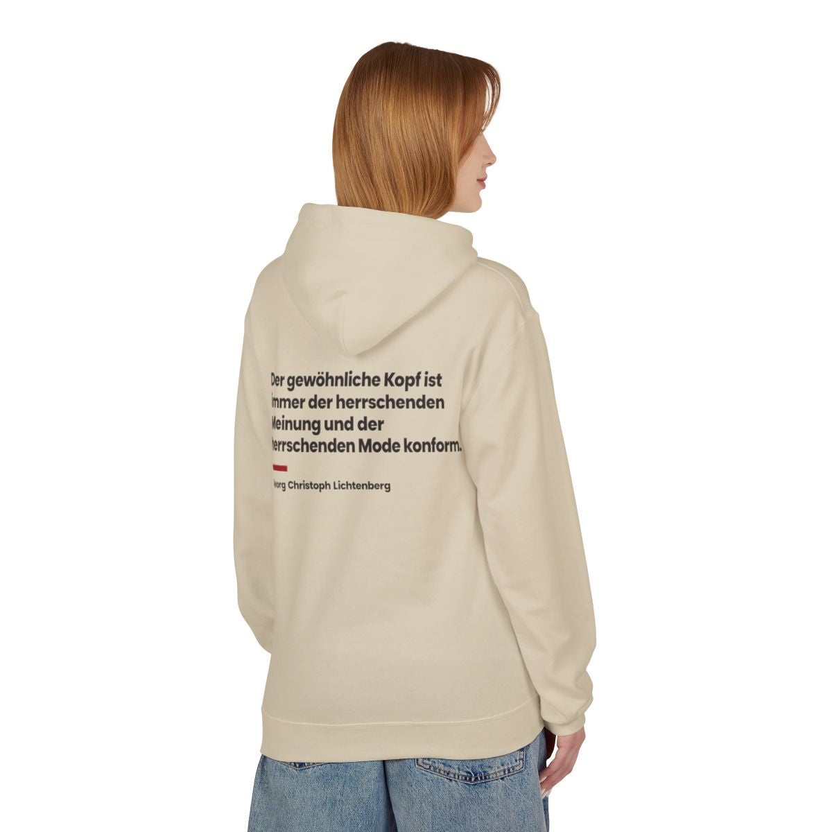 Unisex Fleece Hoodie mit Zitat - Lichtenberg - Der gewöhnliche Kopf ist immer – person-1-back