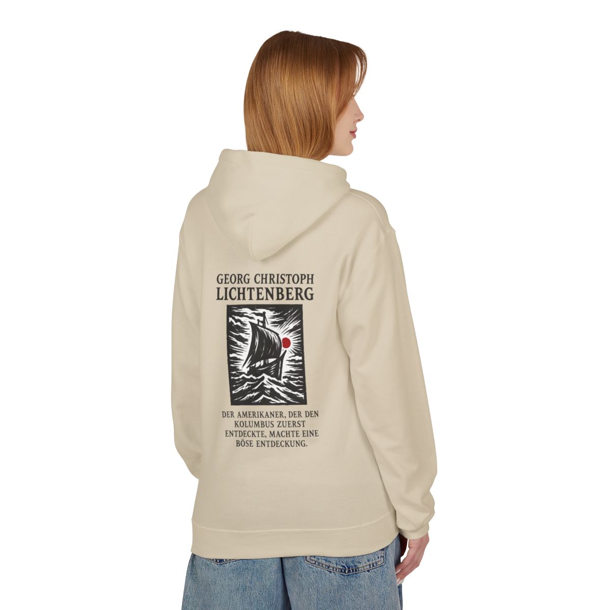 Unisex Fleece Hoodie mit Zitat - Lichtenberg - Der Amerikaner – person-1-back