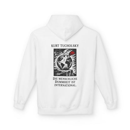 Unisex Fleece Hoodie mit Zitat - Tucholsky - Die menschliche Dummheit ist international – back