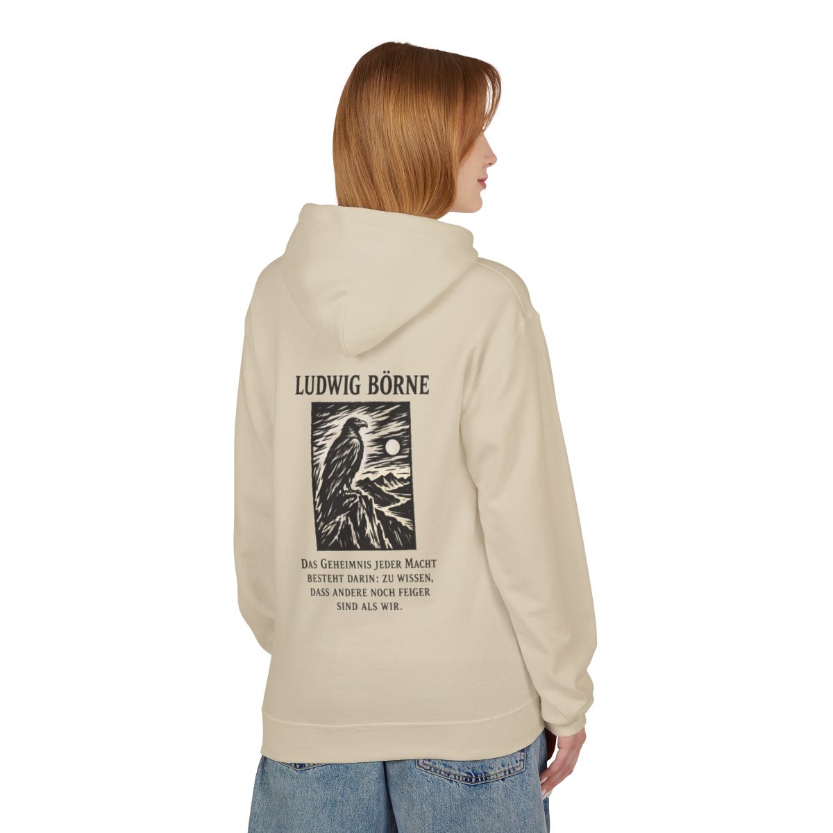 Unisex Fleece Hoodie mit Zitat - Börne - Das Geheimnis jeder Macht besteht Holzschnitt – person-1-back