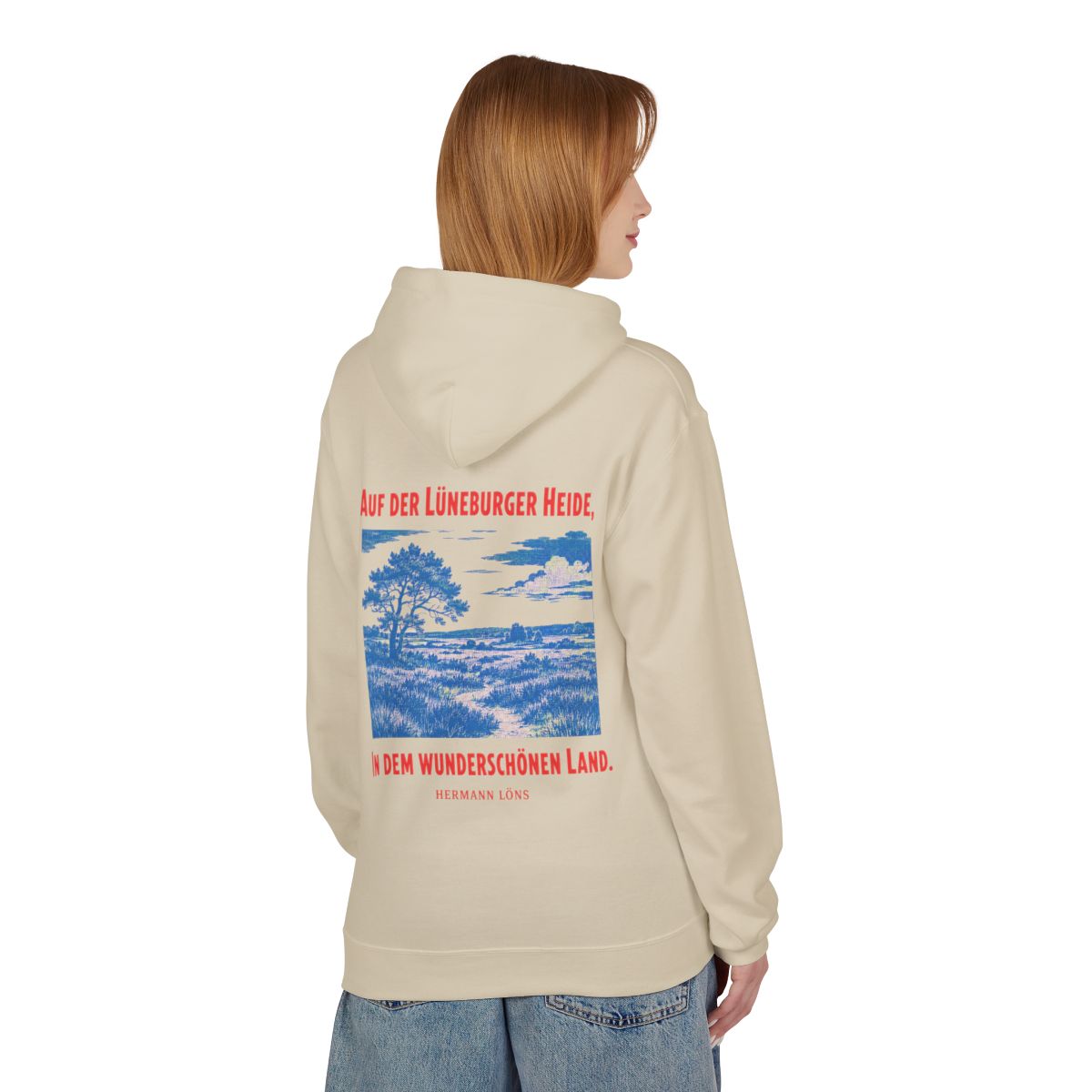 Unisex Fleece Hoodie mit Zitat - Löns - Auf der Lüneburger Heide – person-1-back