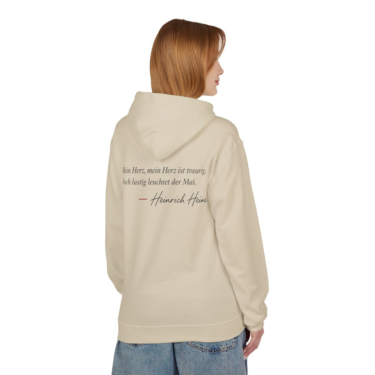 Unisex Fleece Hoodie mit Zitat - Heine - Mein Herz, mein Herz ist traurig Signatur – person-1-back