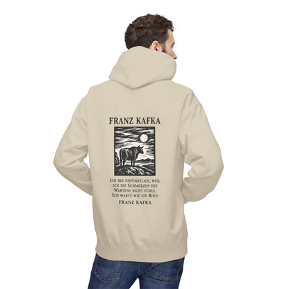 Unisex Fleece Hoodie mit Zitat - Kafka - Ich bin unpünktlich – person-2-back