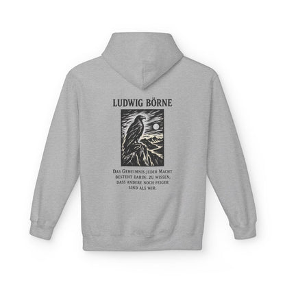 Unisex Fleece Hoodie mit Zitat - Börne - Das Geheimnis jeder Macht besteht Holzschnitt – back