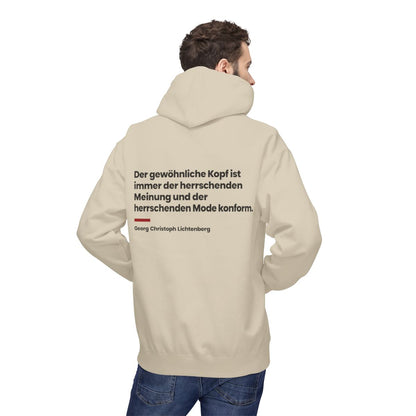 Unisex Fleece Hoodie mit Zitat - Lichtenberg - Der gewöhnliche Kopf ist immer – person-2-back