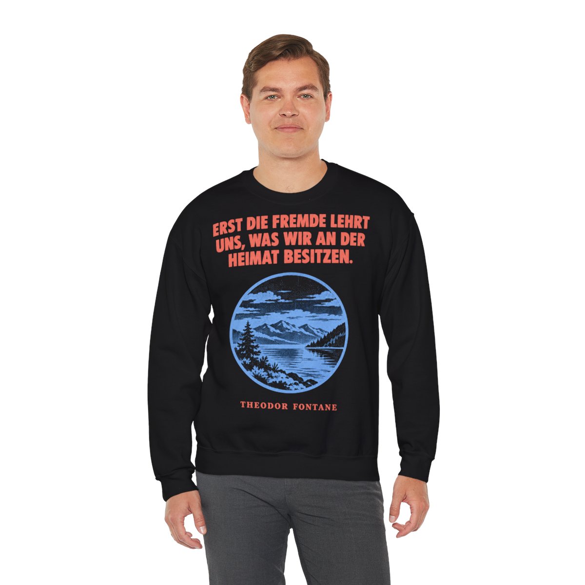 Unisex Sweatshirt mit Zitat - Fontane - Erst die Fremde lehrt uns – person-3