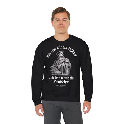 Unisex Sweatshirt mit Zitat - Luther - Ich esse wie ein Böhme Gravur – person-3