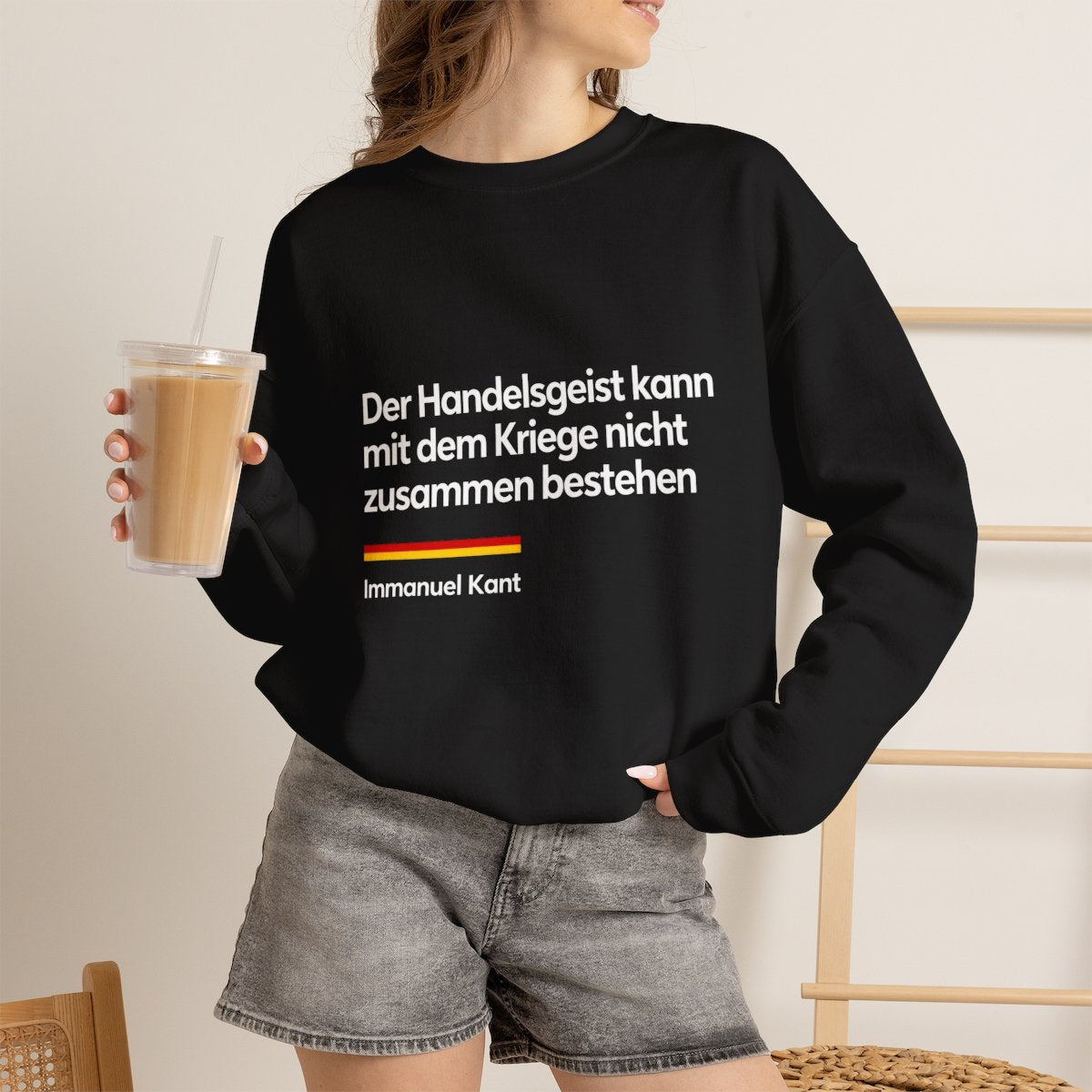 Unisex Sweatshirt mit Zitat - Kant - Der Handelsgeist – lifestyle-2