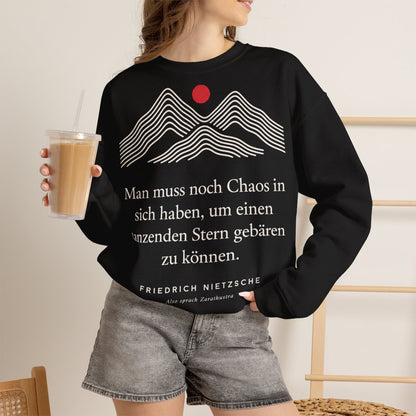 Unisex Sweatshirt mit Zitat - Nietzsche - Man muss noch Chaos Linien – lifestyle-2