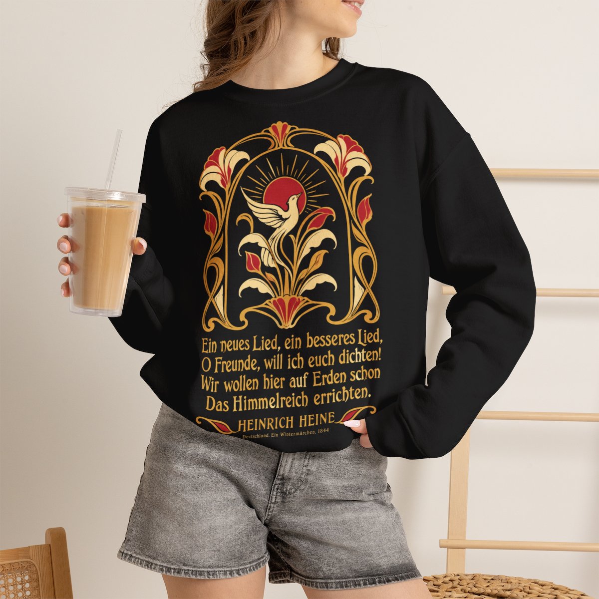 Unisex Sweatshirt mit Zitat - Heine - Ein neues Lied, ein besseres Lied Jugendstil – lifestyle-2
