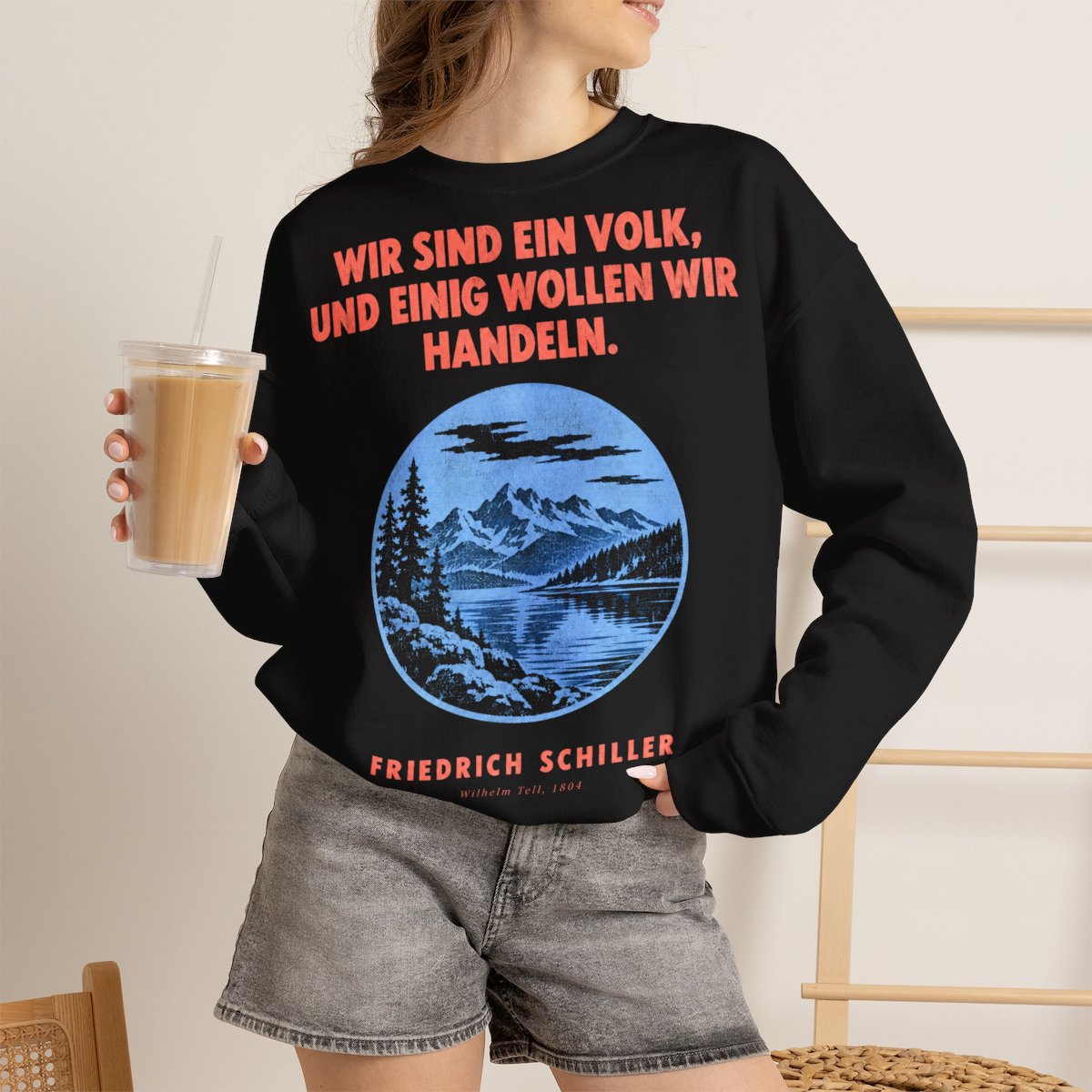 Unisex Sweatshirt mit Zitat - Schiller - Wir sind ein Volk Plakat – lifestyle-2