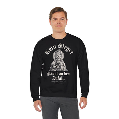 Unisex Sweatshirt mit Zitat - Nietzsche - Kein Sieger glaubt an den Zufall Gravur – person-3