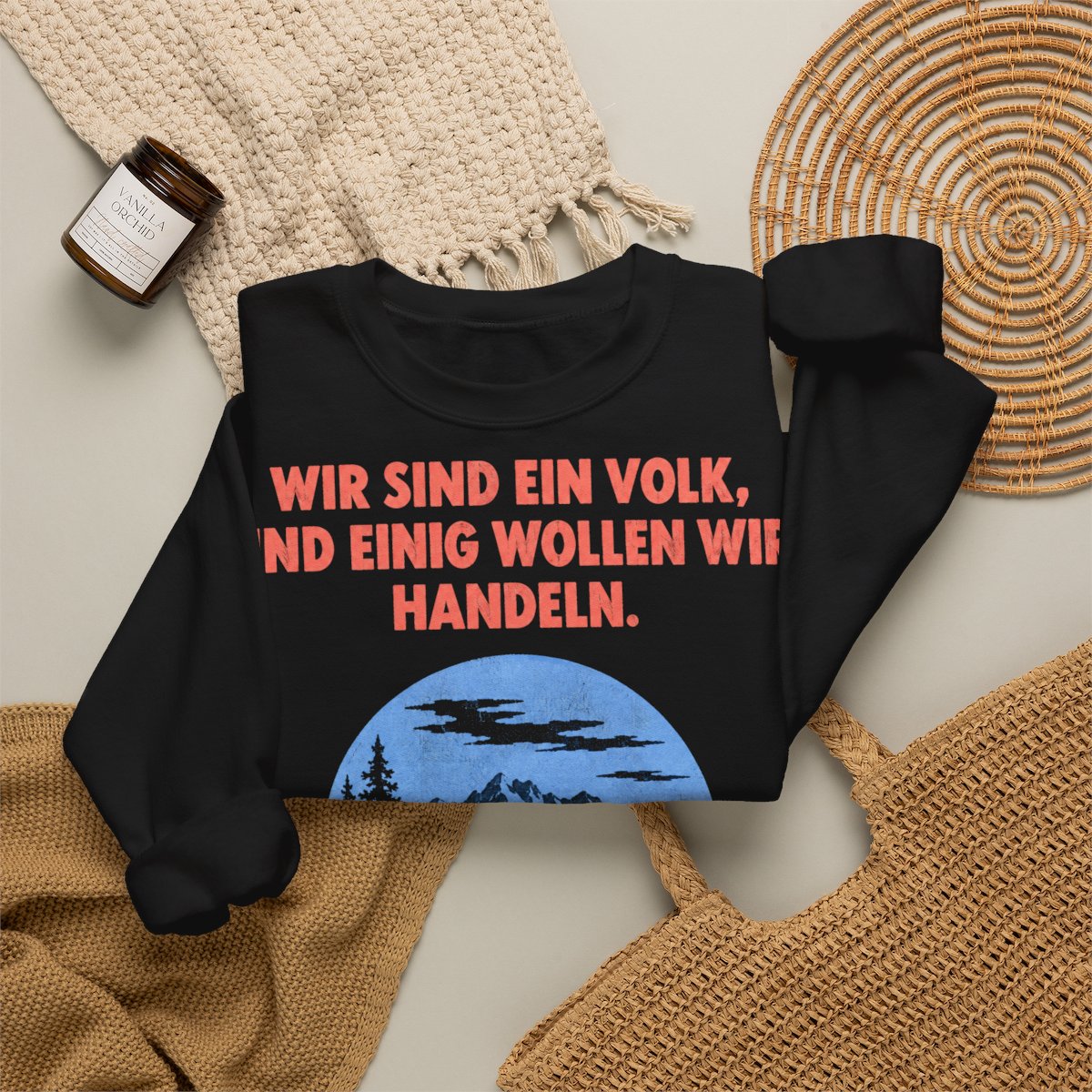 Unisex Sweatshirt mit Zitat - Schiller - Wir sind ein Volk Plakat – folded-2