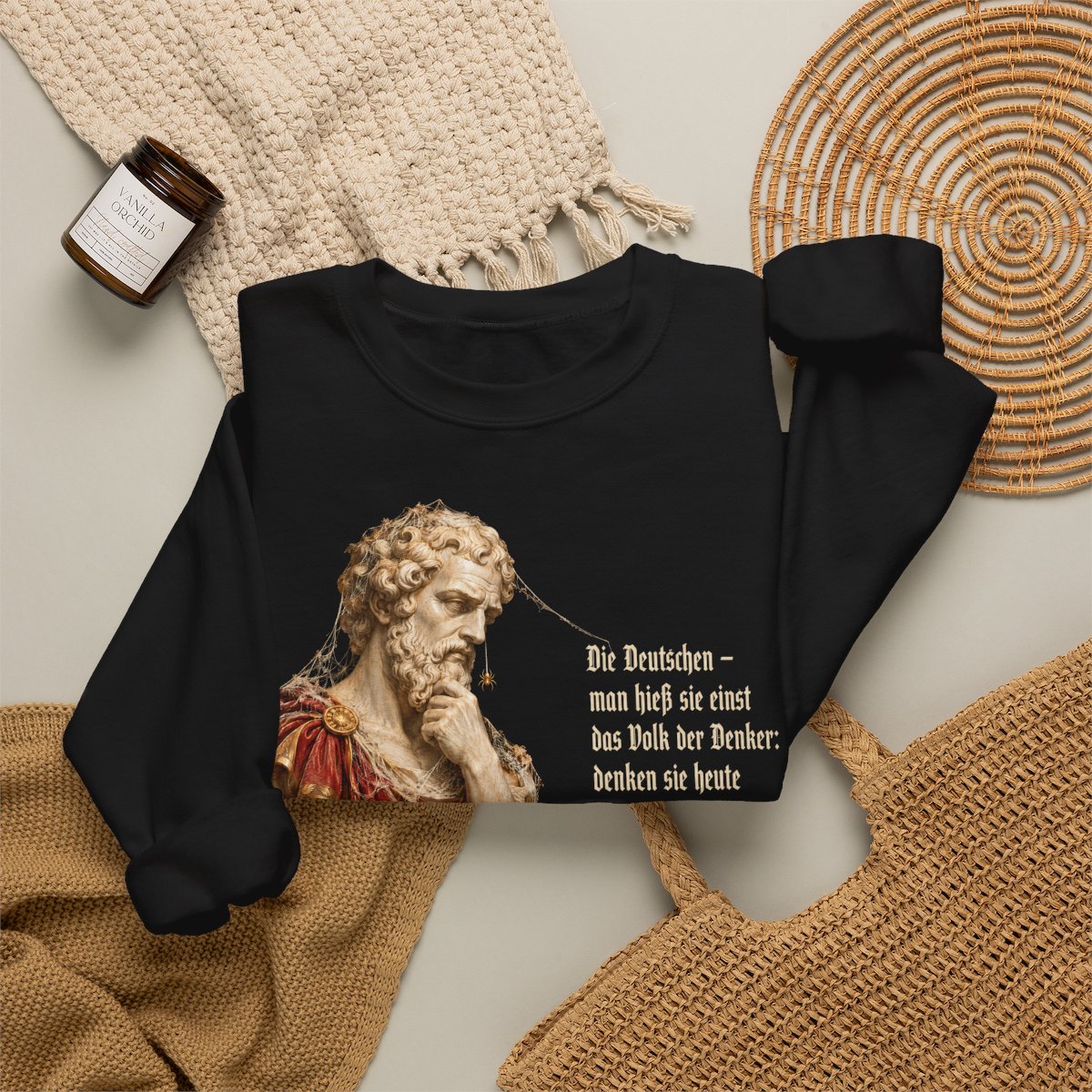 Unisex Sweatshirt mit Zitat - Nietzsche - Volk der Denker – folded-2
