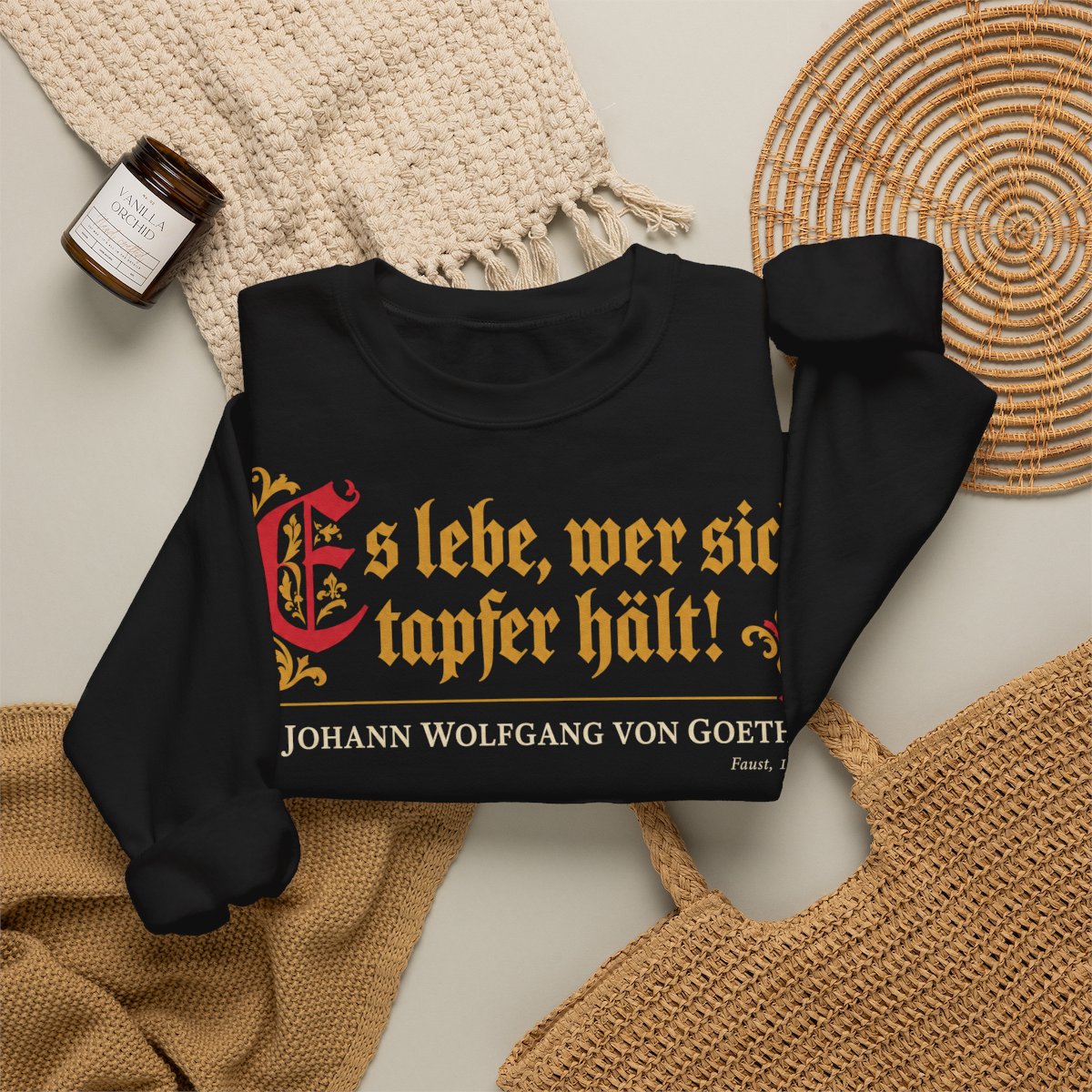 Unisex Sweatshirt mit Zitat - Goethe - Es lebe, wer sich tapfer hält – folded-2
