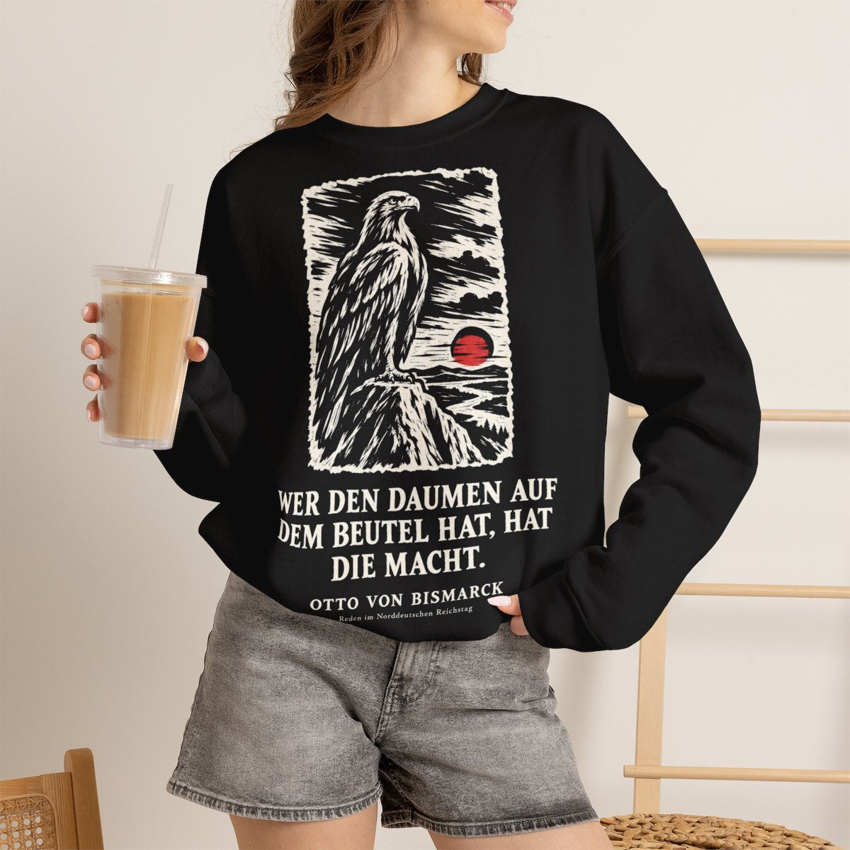 Unisex Sweatshirt mit Zitat - Bismarck - Wer den Daumen Holzschnitt – lifestyle-2