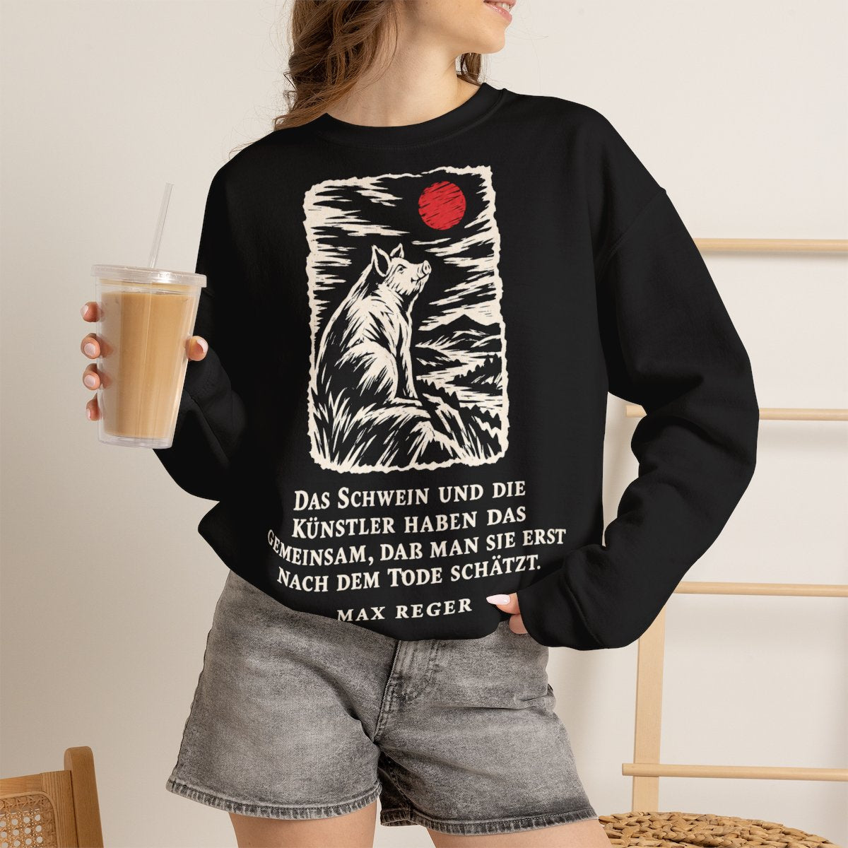 Unisex Sweatshirt mit Zitat - Reger - Das Schwein und die Künstler – lifestyle-2