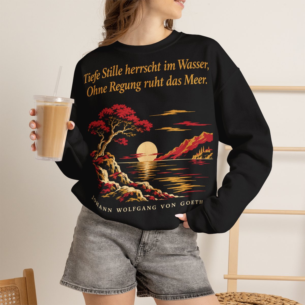 Unisex Sweatshirt mit Zitat - Goethe - Tiefe Stille herrscht im Wasser – lifestyle-2