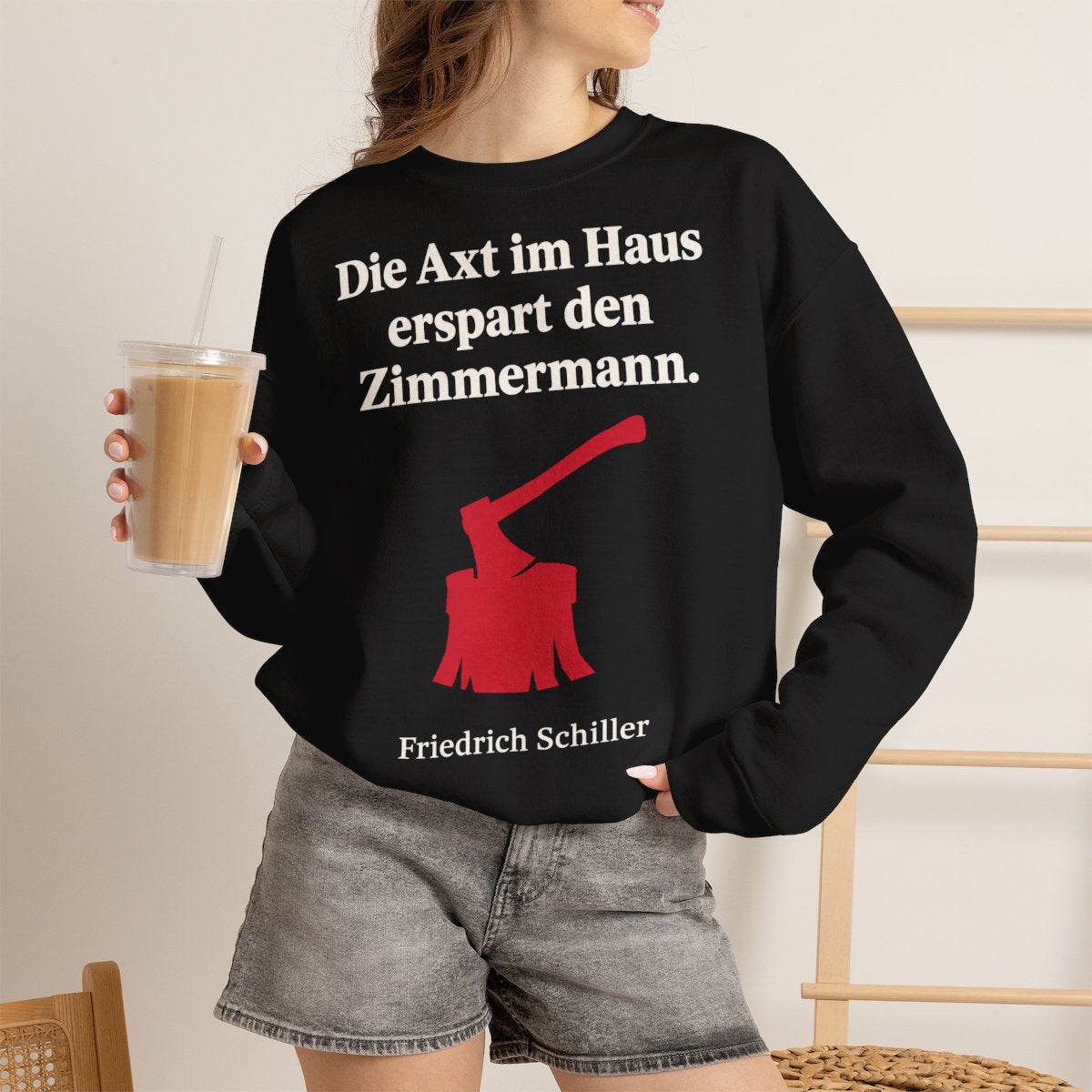 Unisex Sweatshirt mit Zitat - Schiller - Die Axt im Haus – lifestyle-2