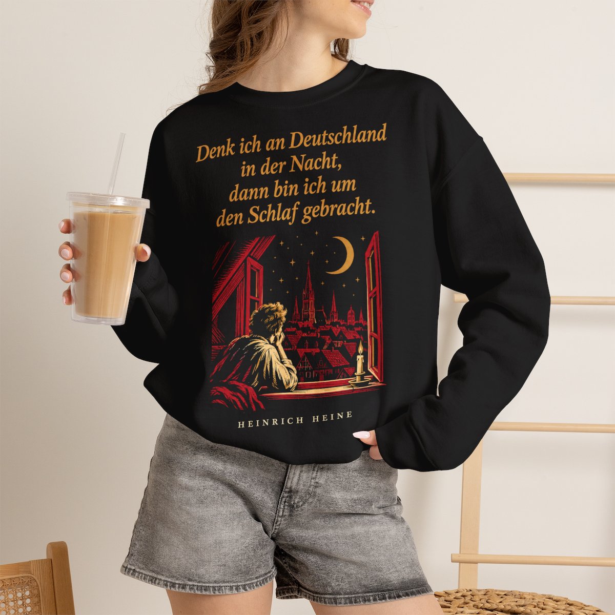 Unisex Sweatshirt mit Zitat - Heine - Denk ich an Deutschland Nachtfenster – lifestyle-2