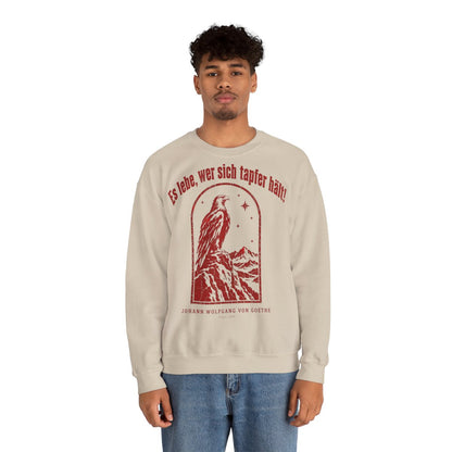 Unisex Sweatshirt mit Zitat - Goethe - Es lebe, wer sich tapfer hält Vintage – person-2