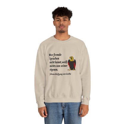 Unisex Sweatshirt mit Zitat - Goethe - Fremde Sprachen – person-2