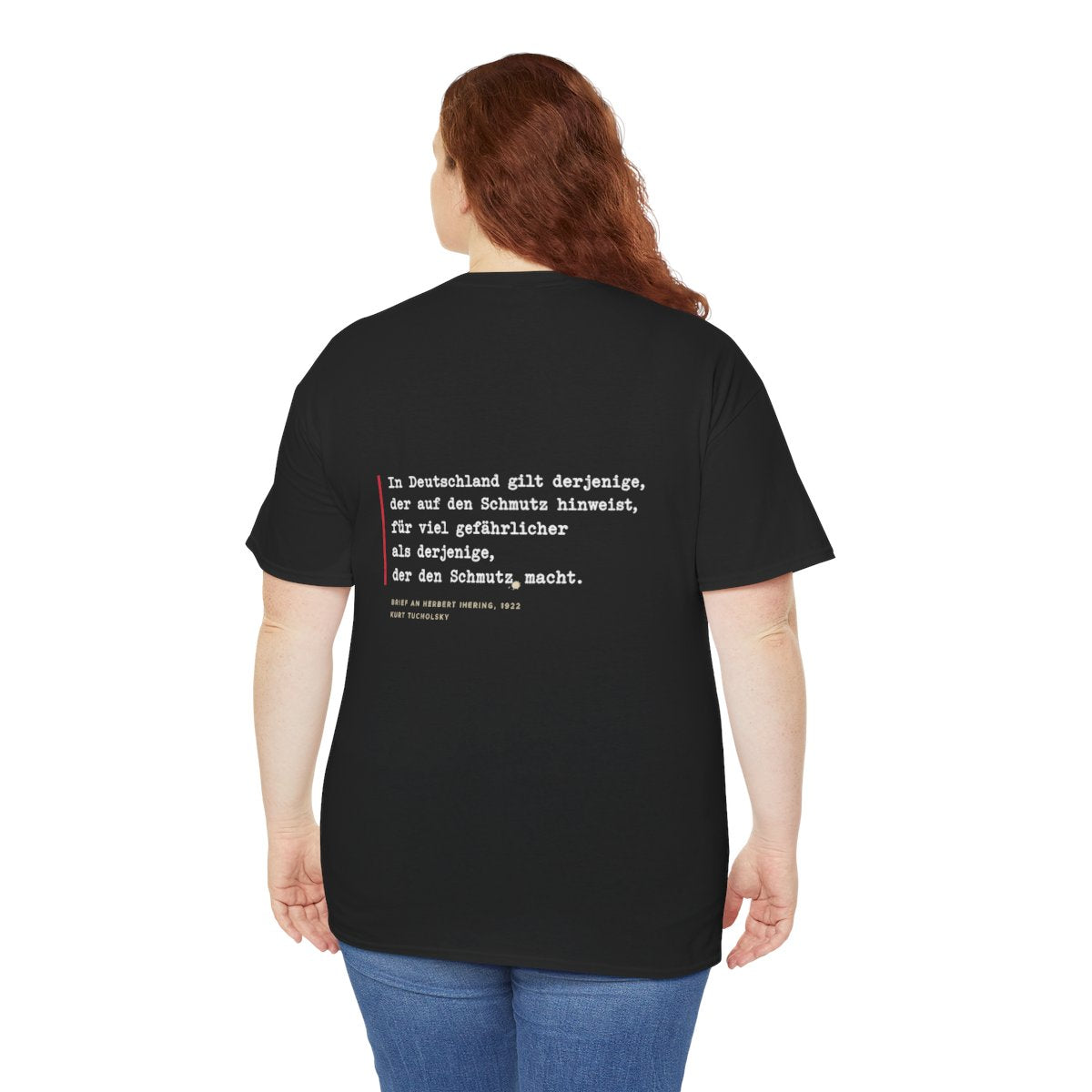 Unisex T-Shirt mit Zitat - Tucholsky - Schmutz Weltbuehne (Druck hinten) – person-5-back
