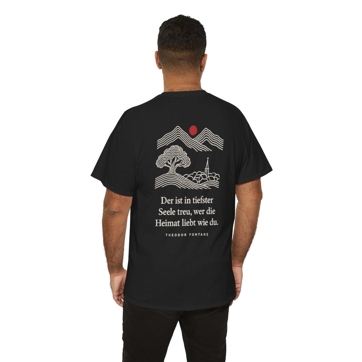 Unisex T-Shirt mit Zitat - Fontane - Wer die Heimat liebt (Druck hinten) – person-6-back