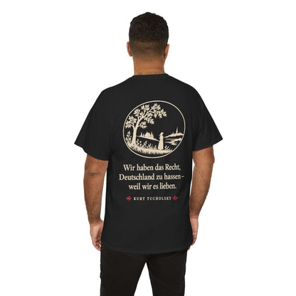 Unisex T-Shirt mit Zitat - Tucholsky - Wir haben das Recht Scherenschnitt (Druck hinten) – person-6-back