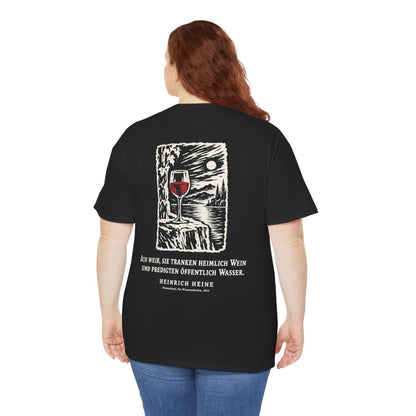 Unisex T-Shirt mit Zitat - Heine - Ich weiß, sie tranken heimlich Wein Holzschnitt (Druck hinten) – person-5-back