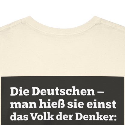 Unisex T-Shirt mit Zitat - Nietzsche - Volk der Denker Balken (Druck hinten) – back-collar-closeup