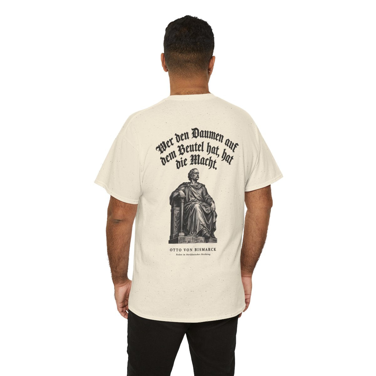 Unisex T-Shirt mit Zitat - Bismarck - Wer den Daumen (Druck hinten) – person-6-back