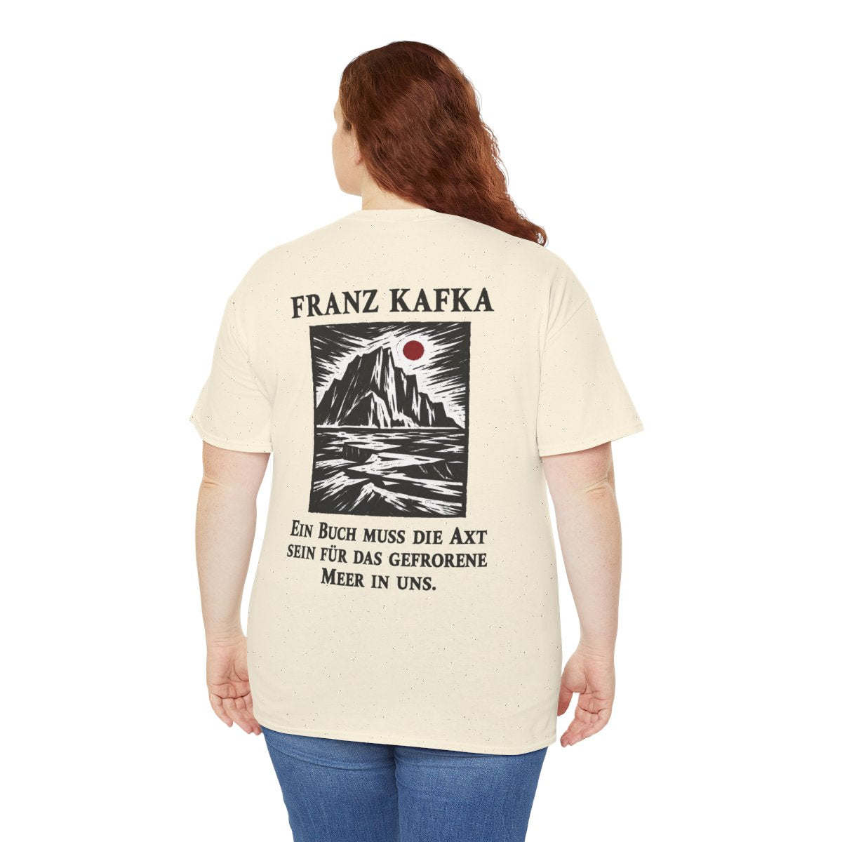 Unisex T-Shirt mit Zitat - Kafka - Ein Buch muss die Axt Holzschnitt (Druck hinten) – person-5-back