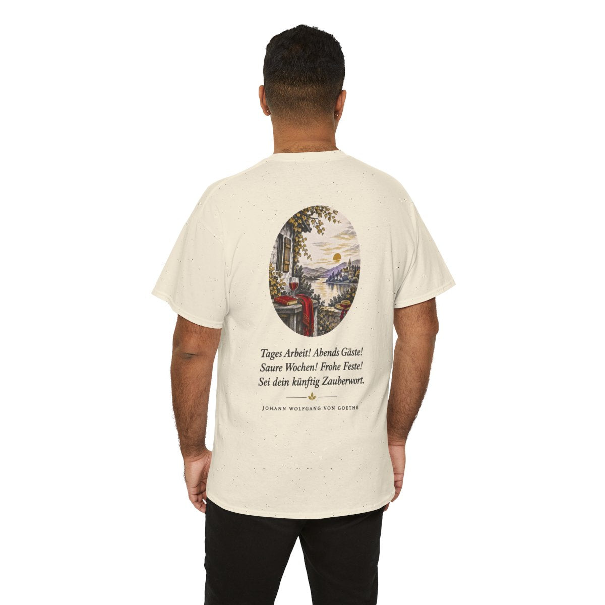 Unisex T-Shirt mit Zitat - Goethe - Tages Arbeit (Druck hinten) – person-6-back