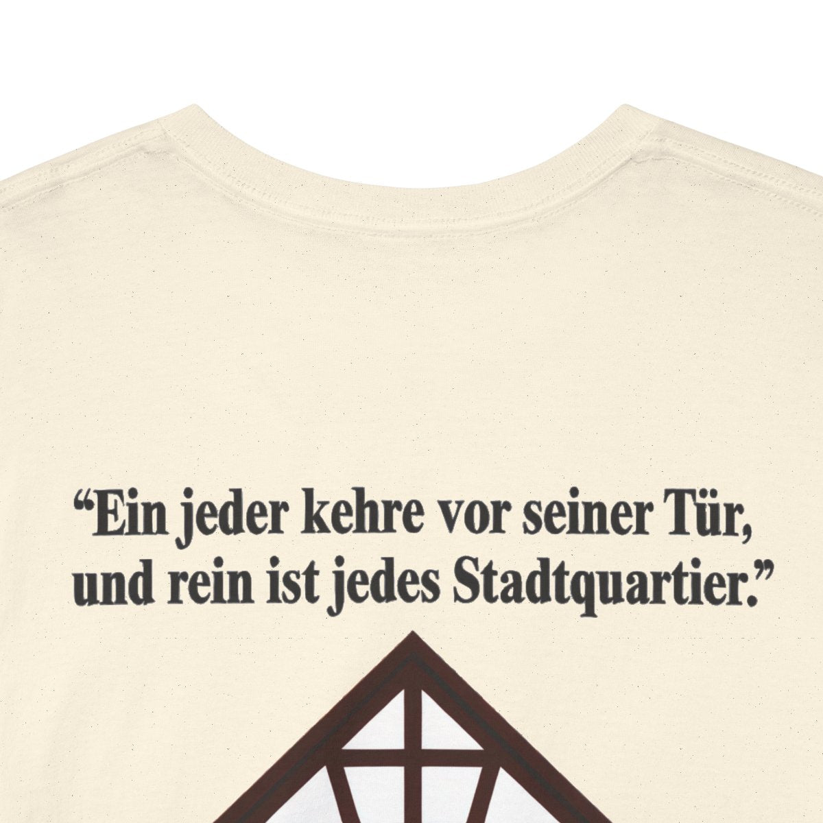 Unisex T-Shirt mit Zitat - Goethe - Vor seiner Tür kehren (Druck hinten) – back-collar-closeup