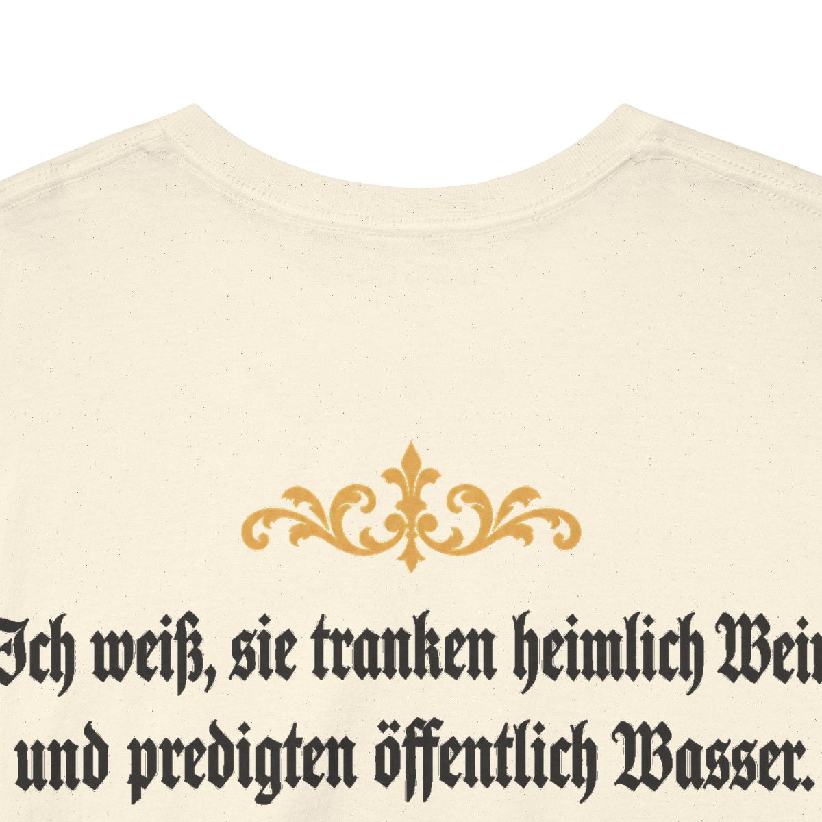 Unisex T-Shirt mit Zitat - Heine - Ich weiß, sie tranken heimlich Wein (Druck hinten) – back-collar-closeup