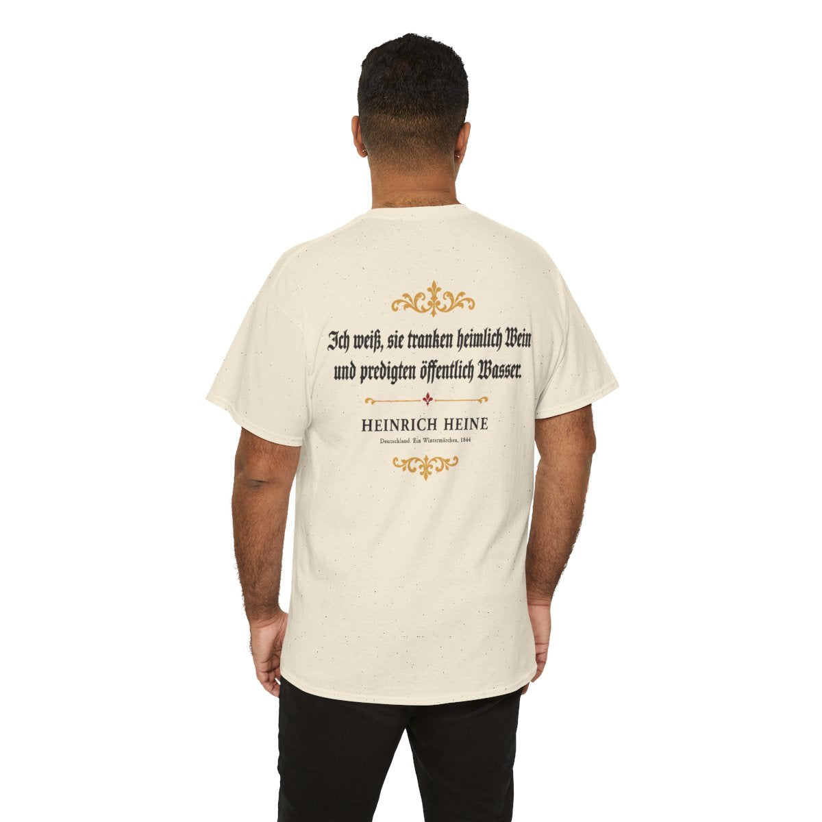 Unisex T-Shirt mit Zitat - Heine - Ich weiß, sie tranken heimlich Wein (Druck hinten) – person-6-back