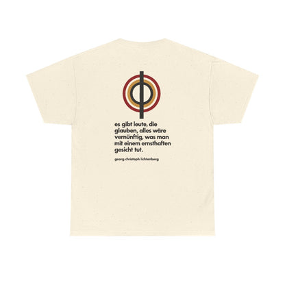 Unisex T-Shirt mit Zitat - Lichtenberg - Mit ernsthaftem Gesicht (Druck hinten) – back