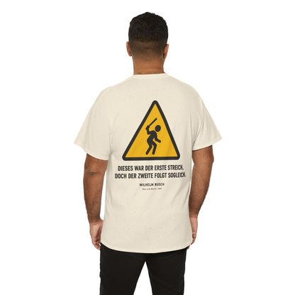 Unisex T-Shirt mit Zitat - Busch - Dieses war der erste Streich (Druck hinten) – person-6-back