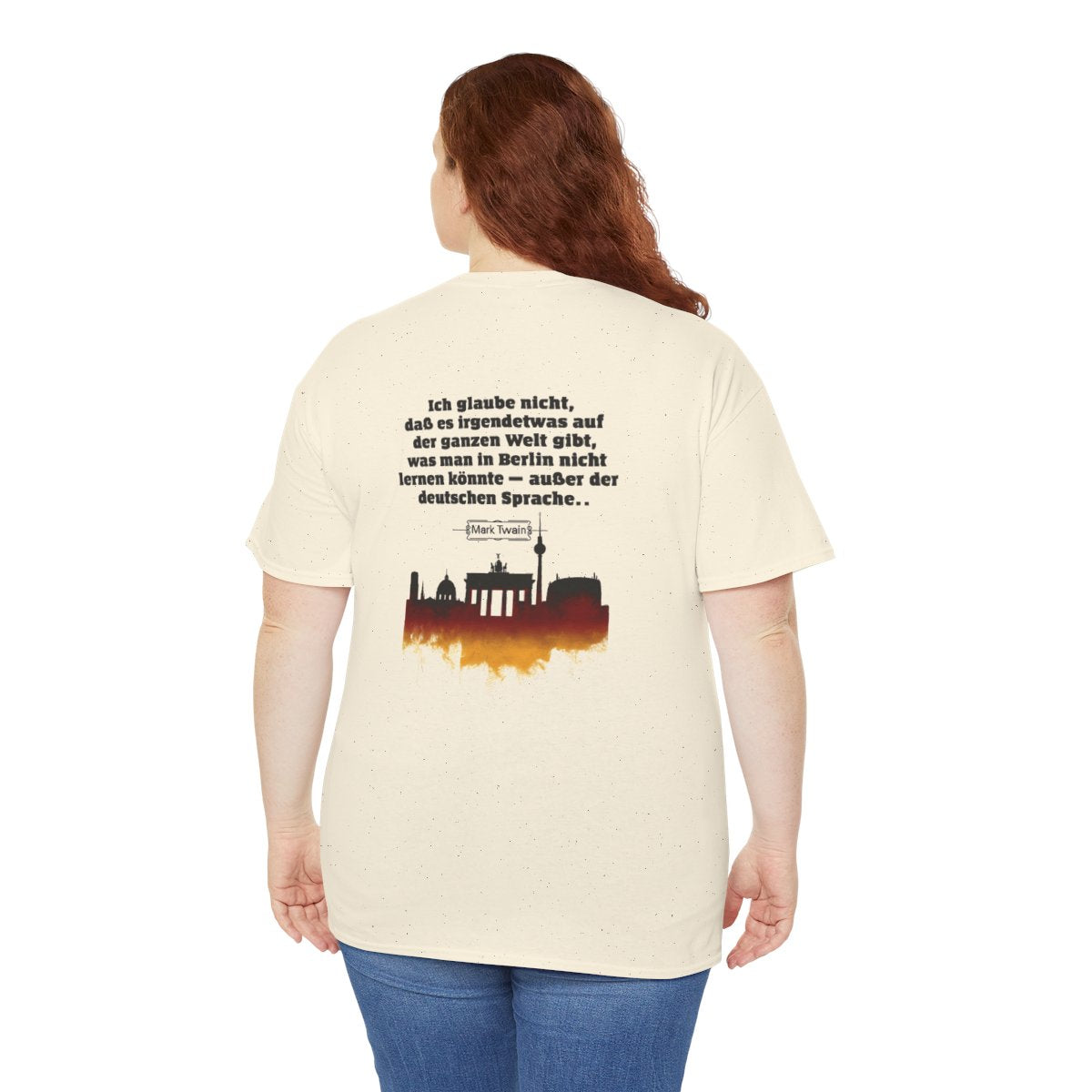 Unisex T-Shirt mit Zitat - Twain - Berlin und die deutsche Sprache (Druck hinten) – person-5-back